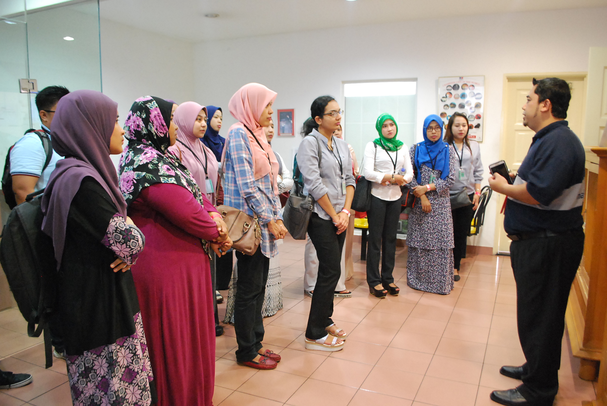 Briefing Session by MAB Kargo Sdn Bhd Animal Hotel personnel to Dewi Pet Shop Sdn Bhd Staff During the Animal Hotel Tour